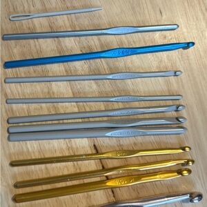 Crochet Hook & Yarn Needle Bundle – Multiple Sizes